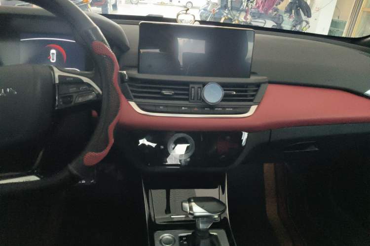 Used Dongfeng Aeolus Yixuan 2020 230T Automatic Dazzle Track Rider Edition Audio And AC Panel