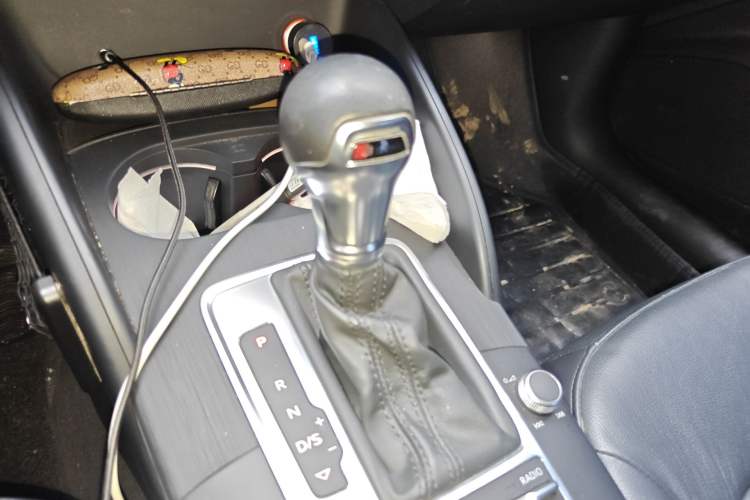 Used Audi A3 2014 Limousine 35 TFSI Automatic Comfort Model Gear Lever