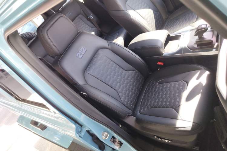 Used 212 T01 2025 2.0T Changfeng
