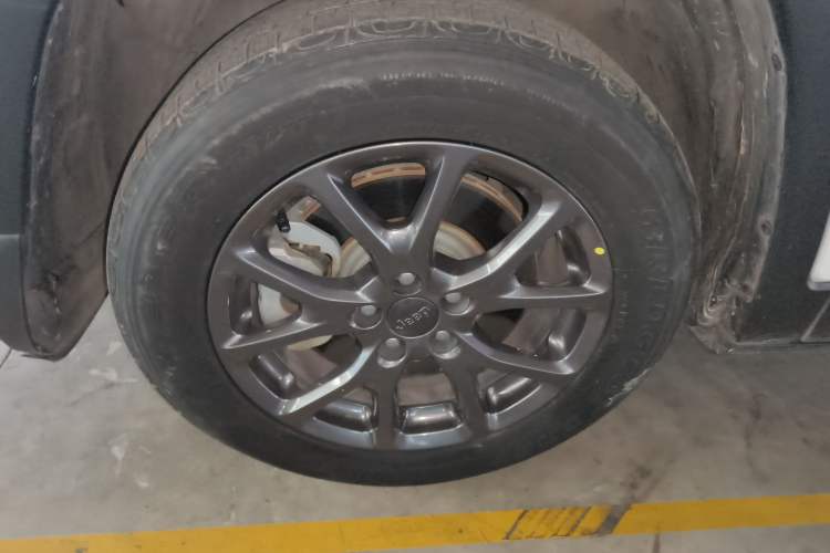 Used Jeep Cherokee 2020 2.0L Two-Wheel Drive Classic Sports Edition Left Front Wheel Hub