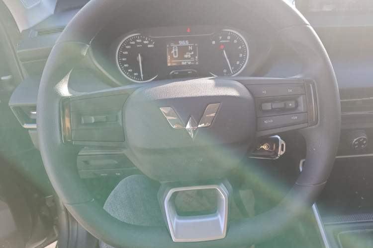 Used Wuling Alvez 2022 1.5L Manual Free-Style Model
