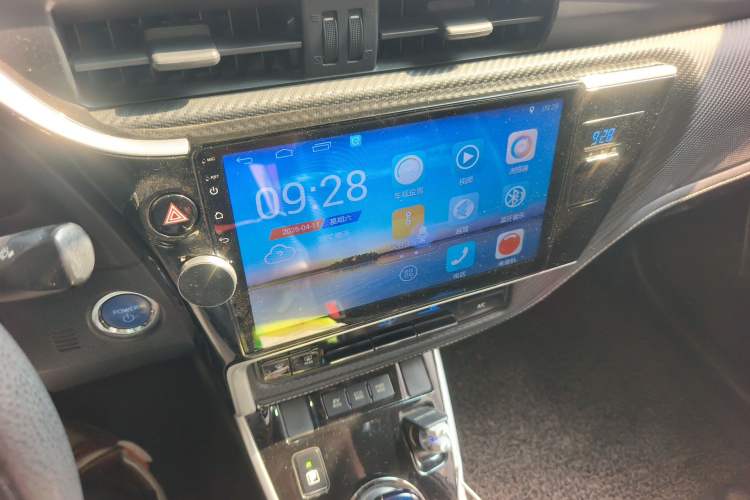 Used Toyota Levin 2017 Revised Dual-Engine 1.8H GS E-CVT Elite Sunroof Version China V Standard Audio And AC Panel