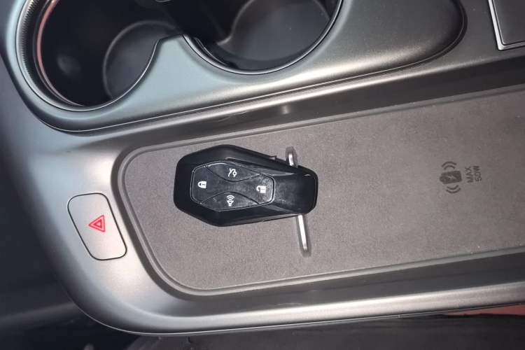 Used ARCFOX Alpha T5 2026 Model Range-Extended 1215 Yuanjing Smart Driving Version
