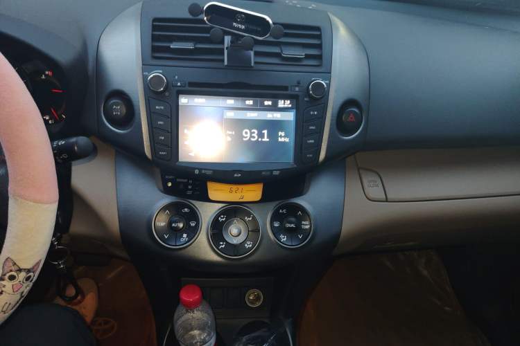 Used Toyota RAV4 2012 Luxurious Edition 2.0L Automatic All-Wheel Drive Audio And AC Panel