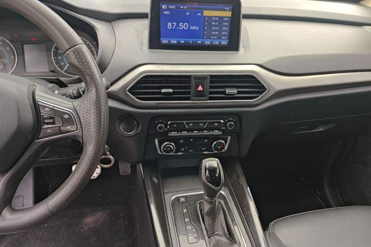 Used Dongfeng Fengon S560 2018 1.8L CVT Elite Model 7 Seats Audio And AC Panel