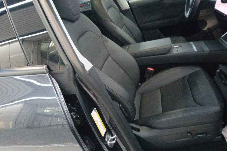 Used Tesla Model Y 2025 Long-Range All-Wheel-Drive Version