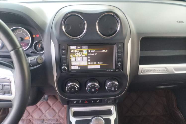 Used Jeep Compass 2015 2.0L Two-Wheel Drive Luxury Edition