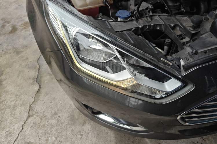 Used Ford Escort 2015 1.5L Automatic Fashion Model
