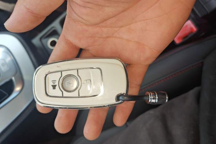 Used Haval H6 2015 Sport Edition 1.5T Automatic Two-Wheel Drive Luxury Model Vehicle Key