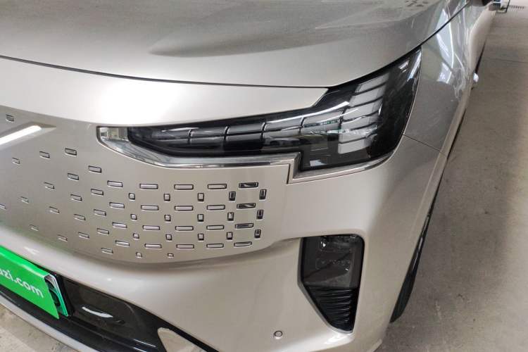 Used Volvo EM90 2025 Ultra Six-Seater