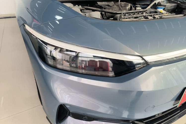 Used Volkswagen ID.7 VIZZION 2024 AIR model Right Front Headlight