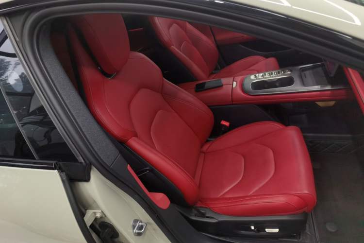 Used Xiaomi Auto SU7 2024 Rear-Drive Ultra-Long Range Advanced Pro-Level Intelligent Driving Version Right Front Seat