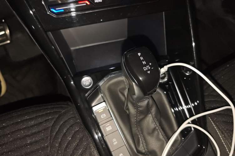 Used Volkswagen Tayron 2022 280TSI Two-Wheel Drive Luxury Smart Connectivity Version Gear Lever