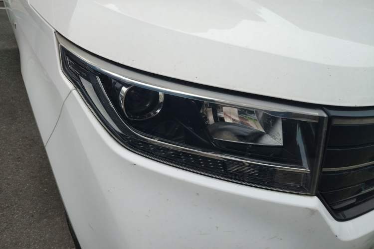 Used Wuling Hongguang PLUS 2019 1.5T Manual Luxury 7-Seater Right Front Headlight
