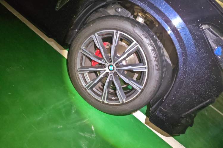 Used BMW X5 2022 xDrive 30Li Luxury M Sport Package Right Front Wheel Hub