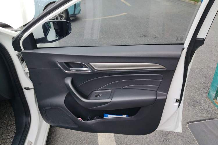 Used Roewe i6 2019 PLUS 20T TST 4G Connected Flagship Superb Edition