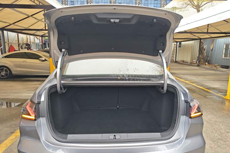 Used Peugeot 408 2022 1.6T Light-Chasing Edition
