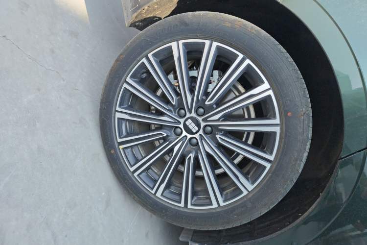 Used Geely Galaxy 8 2025 130km EM-P Starship Edition
