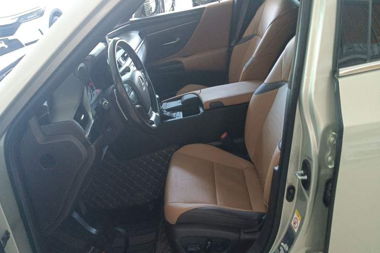 Used Lexus ES 2018 300h Premier Edition China VI Standard
