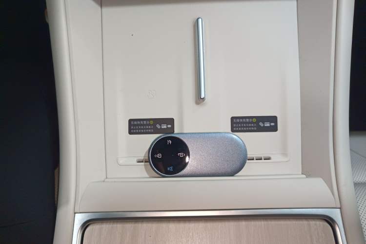 Used Hima Luxeed R7 2024 All-Electric 802 km Max
