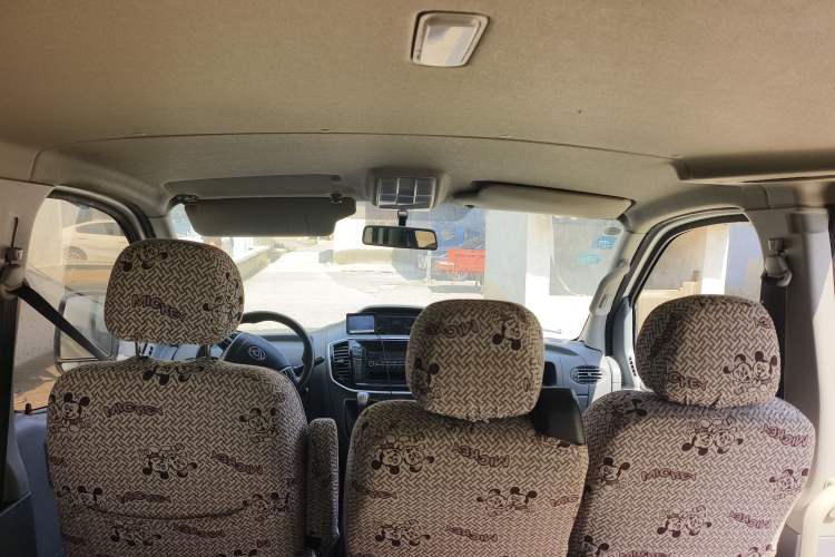 Used SAIC MAXUS Xintu V80 2019 2.5T Classic Model 6-Speed Manual – Aoyuntong Modified Version Short Wheelbase Ultra-Low Roof 5/6 Seats