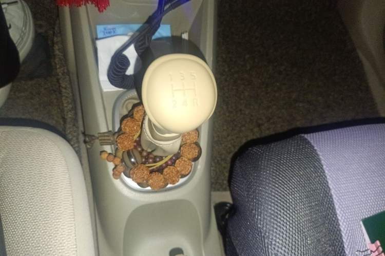 Used Venucia D50 2013 1.6L Manual Fashion Edition Gear Lever