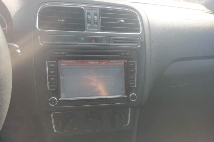 Used Volkswagen Polo 2014 1.6L Automatic Comfort Edition
