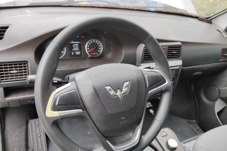 Used Wuling Rongguang EV 2020 Basic Version 7-Seater 300 km Steering Wheel