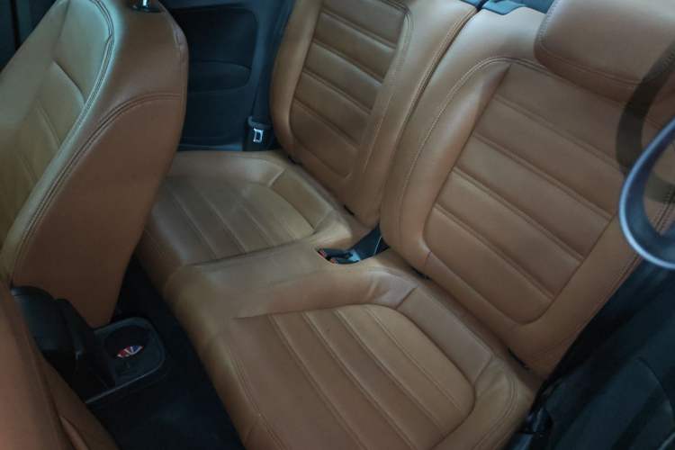 Used Volkswagen Beetle 2015 180TSI model
