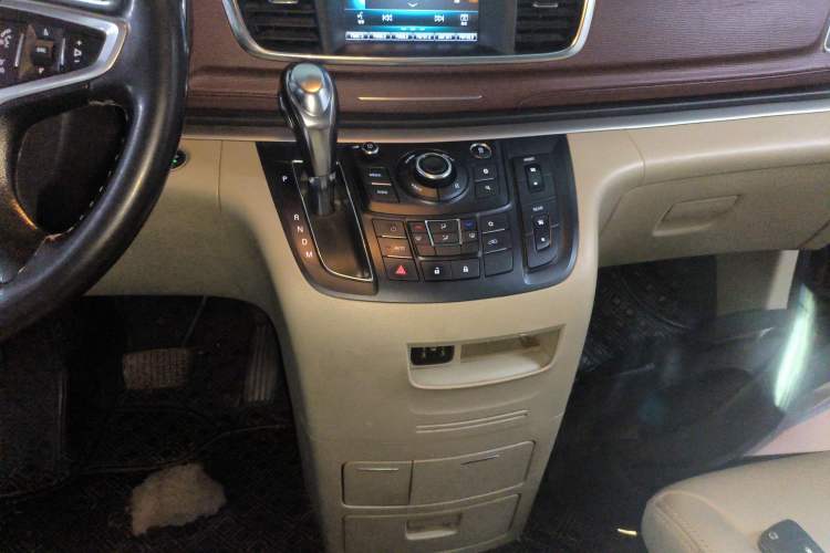 Used Buick GL8 2017 25S Luxury Version China V Standard Gear Lever