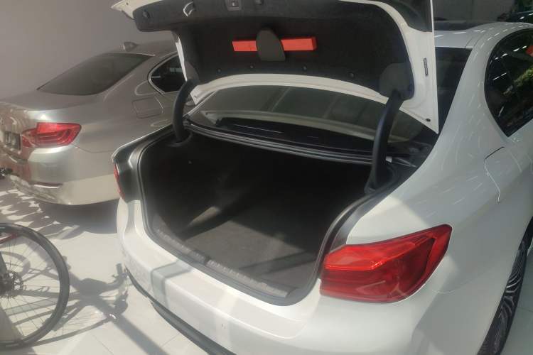 Used BMW 5 Series 2018 Restyled 530Li Leading Edition M Sport Package
