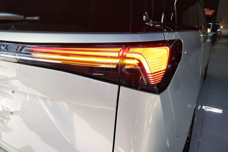 Used Buick GL8 New Energy 2025 Lu Shang Luxury Edition 7-Seater