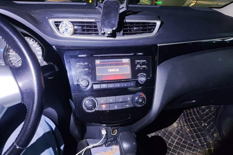 Used Nissan Qashqai 2016 2.0L CVT Luxury Edition Audio And AC Panel