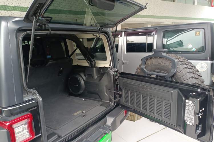 Used Jeep Wrangler 2021 2.0T Robin Hood Four-Door Edition Trunk