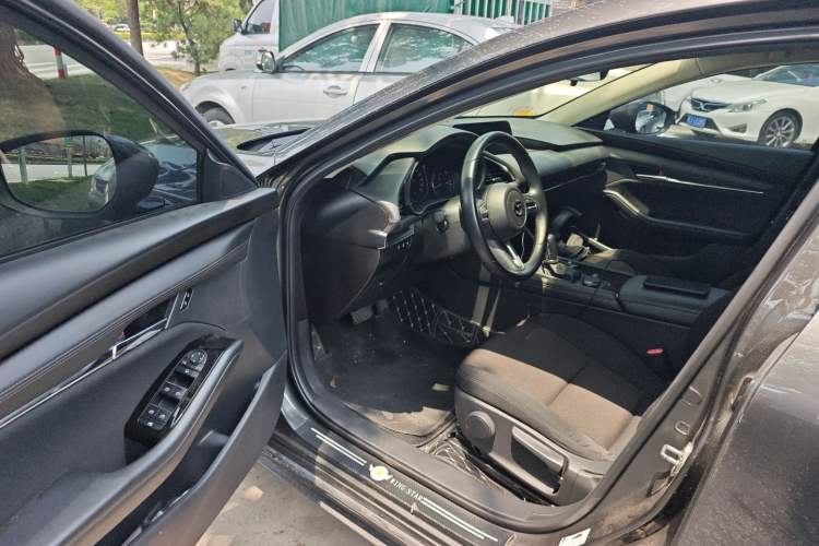 Used Mazda 3 Axela 2021 2.0L Automatic ZhiXuan Edition Driver Seat