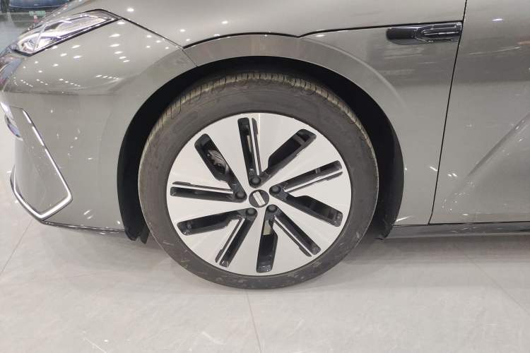 Used Geely Galaxy E8 2024 550 km Range Rear-Drive MAX
