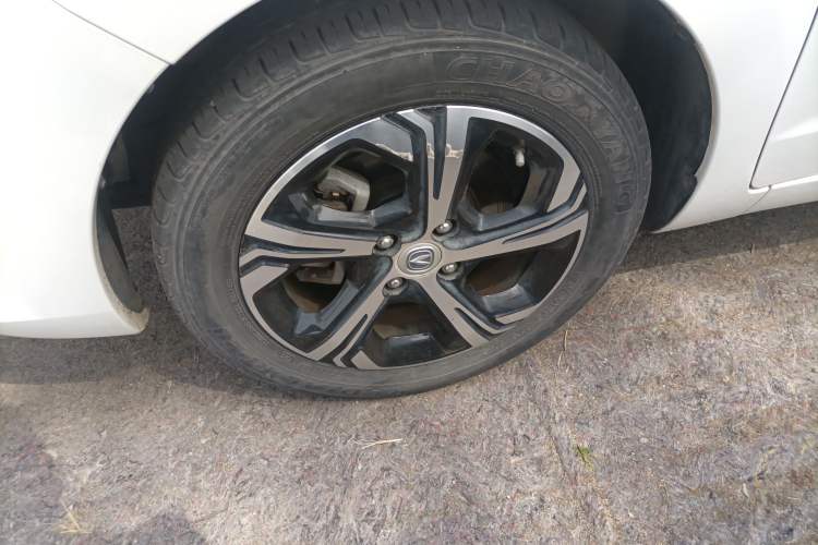 Used CHANGAN Benni E-Star 2022 Qingxin Edition Colorful Model Lithium-NMC Left Front Wheel Hub