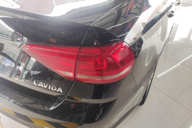 Used Volkswagen Lavida 2017 1.6L Automatic Fashion Edition
