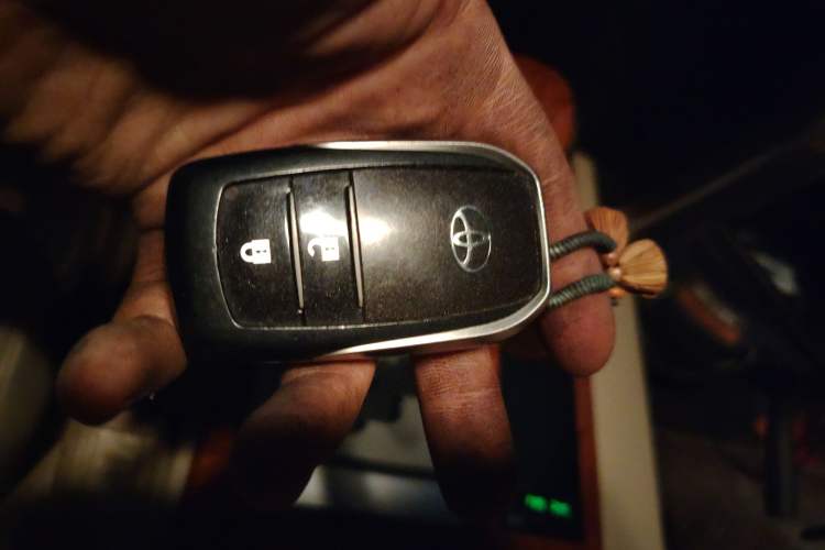 Used Toyota Land Cruiser 2012 4.0L Automatic VX
