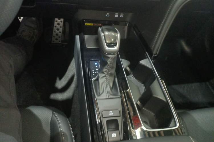 Used Toyota Camry 2026 Model Dual-Engine 2.0HSE Sport Lite Edition
