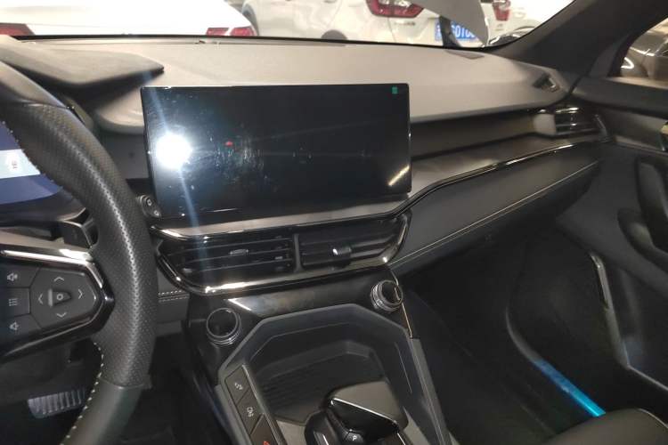 Used Lynk & Co 06 2023 Remix 1.5T Dynamic Halo Audio And AC Panel