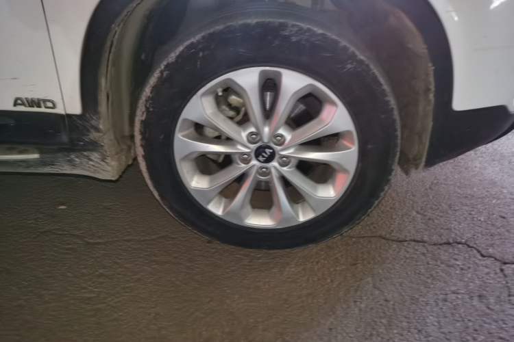 Used Kia Sorento 2013 2.4L 5-Seater Gasoline Comfort Edition Right Front Wheel Hub