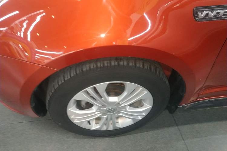 Used Suzuki Swift 2014 1.5L Automatic Fashion Edition Left Front Wheel Hub