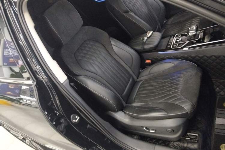 Used Hongqi HS5 2022 Facelifted Version 2.0T Smart Connect Flagship All-Wheel-Drive Edition