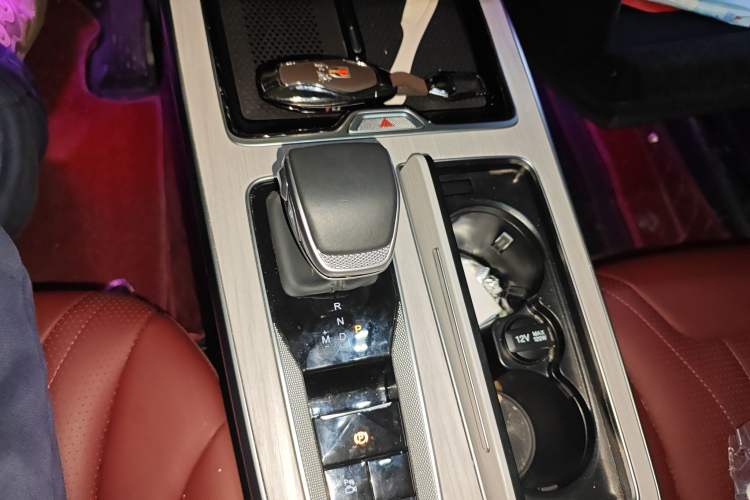 Used Hongqi HS5 2025 2.0T Two-Wheel Drive Flagship Pro Edition
