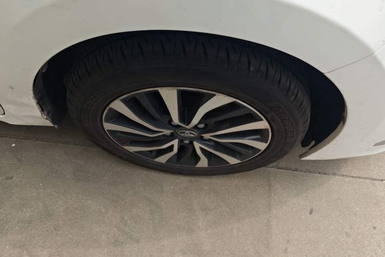 Used Toyota Corolla 2017 Revised Dual-Engine 1.8L E-CVT Leading Edition Exterior 1