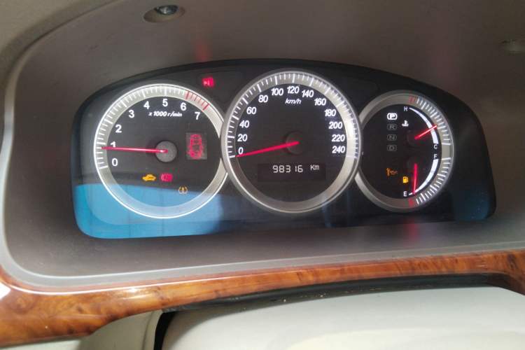 Used Buick LaCrosse 2006 2.4 Luxury Model Odometer Close Up