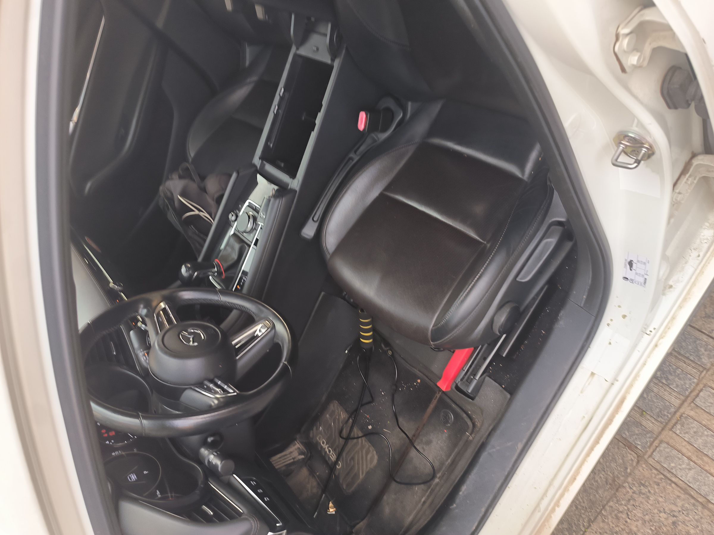 Переднее сиденье в автомобиле