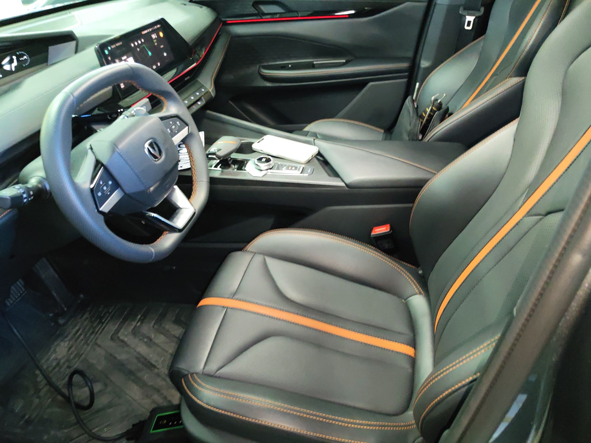 المقاعد الأمامية داخل السيارة