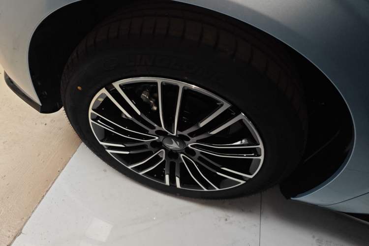 Used ARCFOX T1 2025 Model 425 PLUS